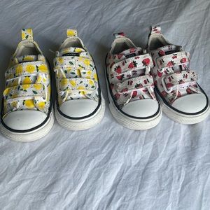 Bundle of 2 pair toddler converse 🍋 🍓
